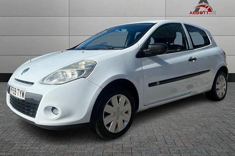 Used Renault Clio II Extreme 86 HP (63 kW) 2010 White Hatchback