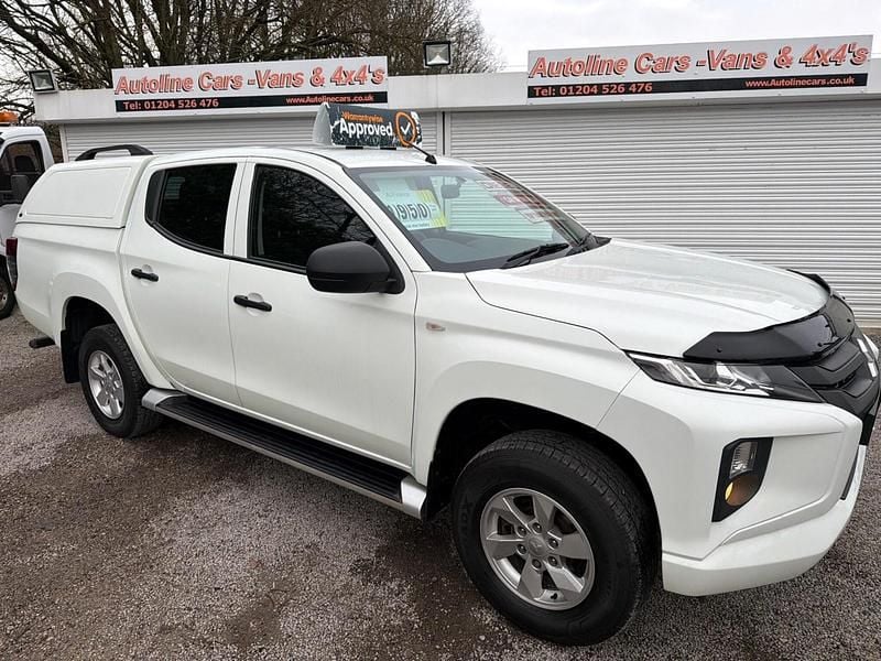 Used Mitsubishi L200 150 HP (110 kW) 2020 White Pickup