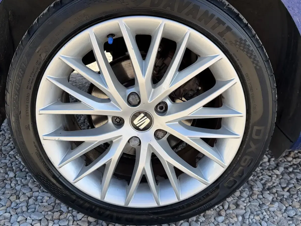Used Seat Leon ST SE Dynamic 115 HP (84 kW) 2019 Blue Estate