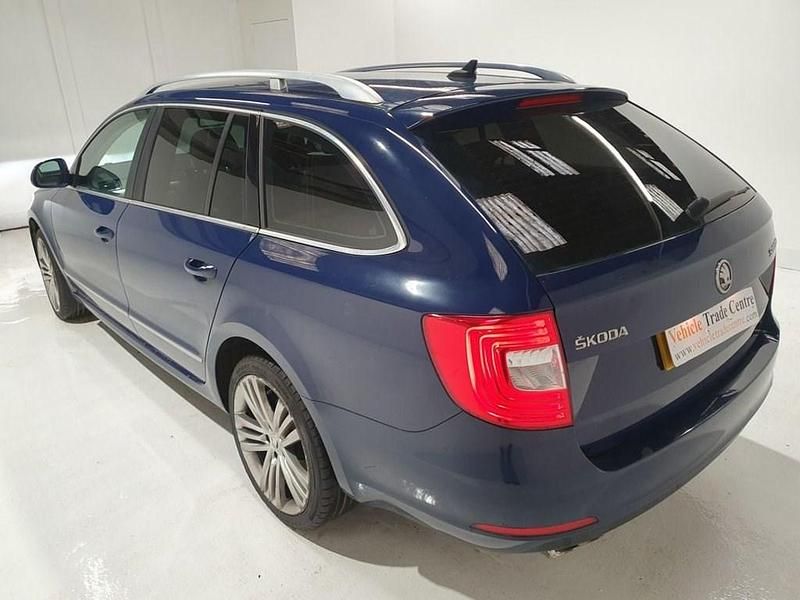Used Skoda Superb Elegance 140 HP (102 kW) 2015 Blue Estate