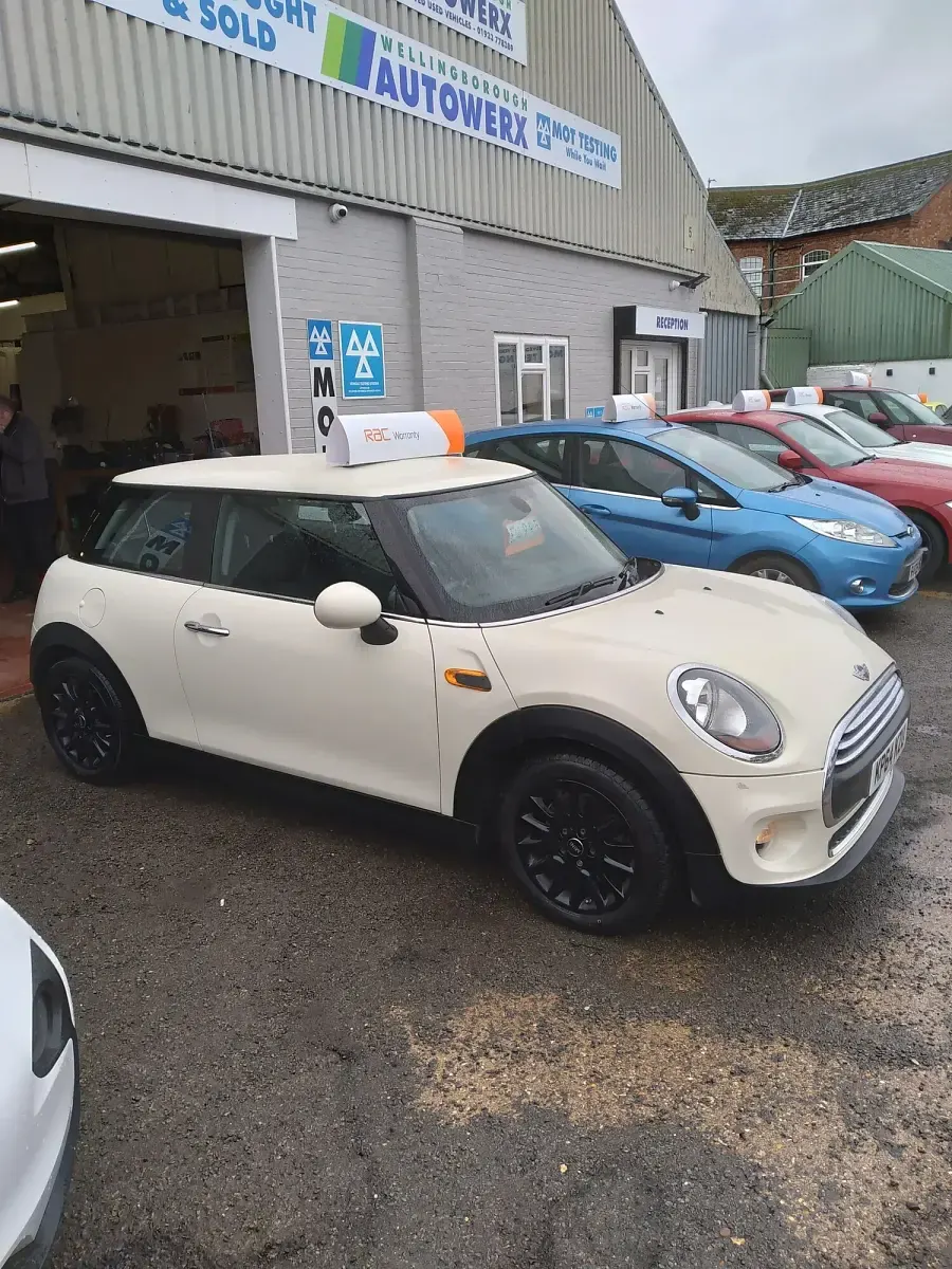Used Mini ONE Hatch 102 HP (75 kW) 2014 White Hatchback