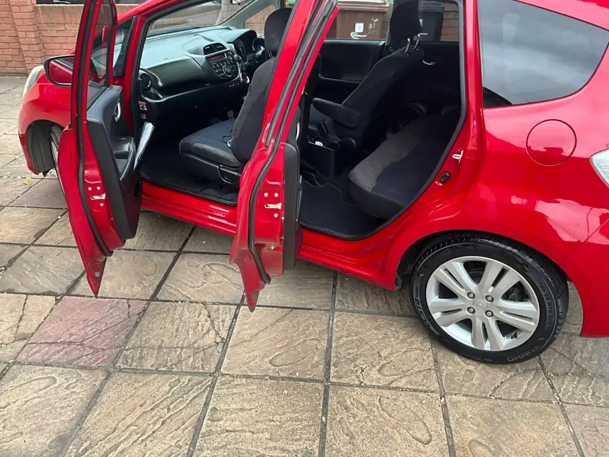 Second-hand Honda Jazz EX 99 CP (72 kW) 2012 Roșu Hatchback