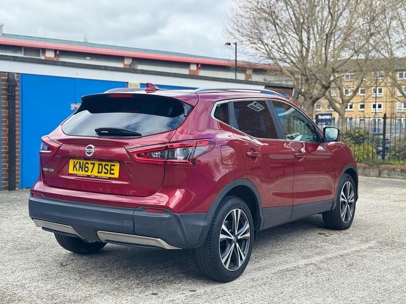 Begagnad Nissan Qashqai N-Connecta 2017 Röd SUV