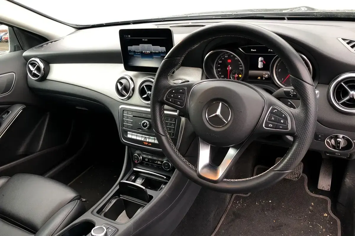 Used Mercedes GLA200 Executive 136 HP (100 kW) 2017 Grey SUV