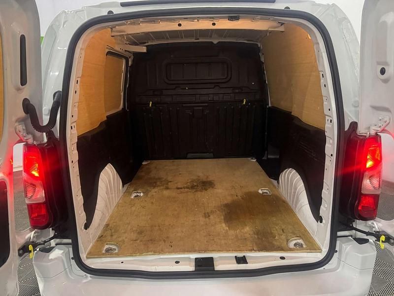 Used Citroën Berlingo 100 HP (73 kW) 2023 White MPV