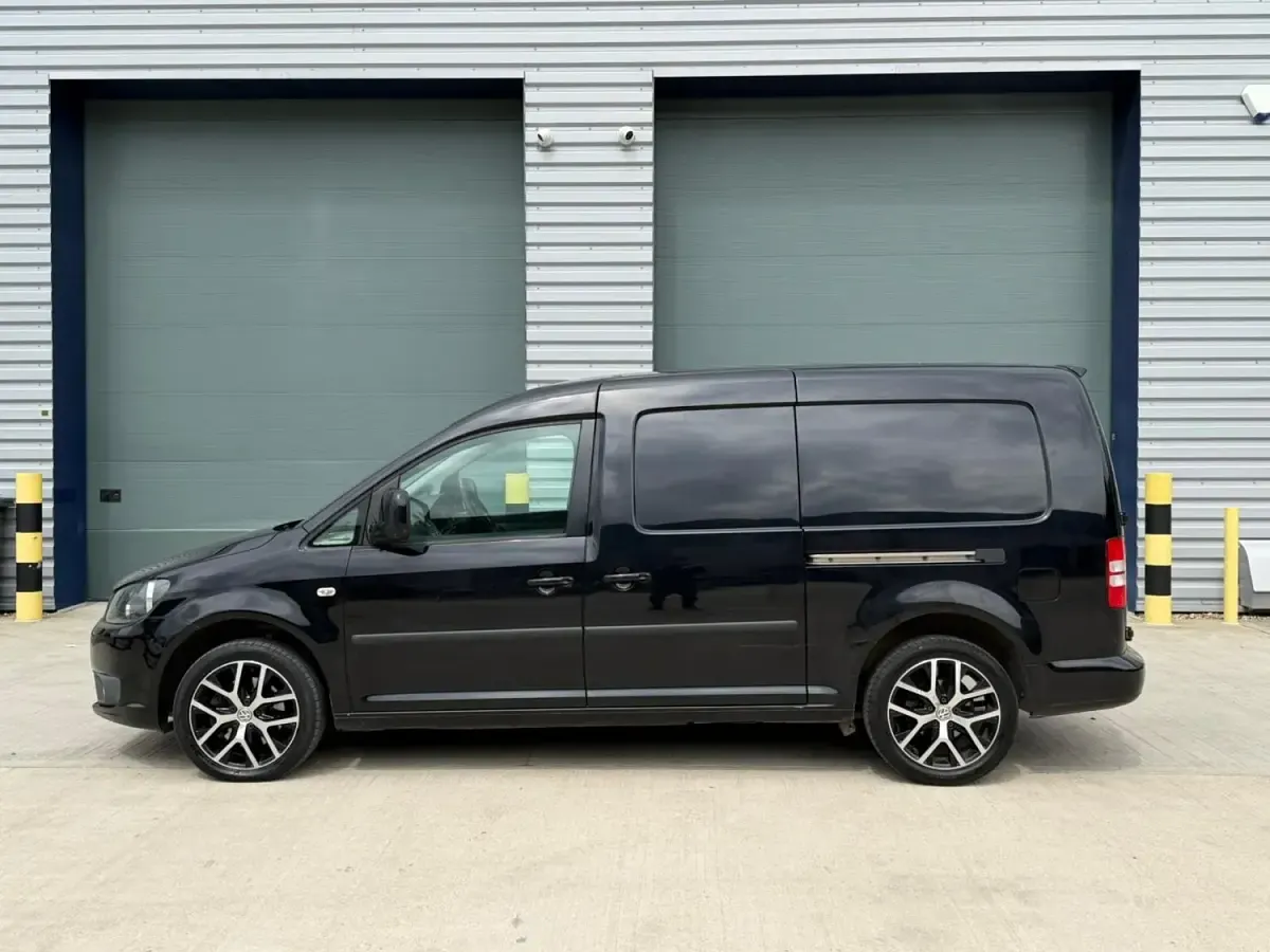 Używany VW Caddy Highline 140 KM (102 kW) 2014 Czarny Minivan