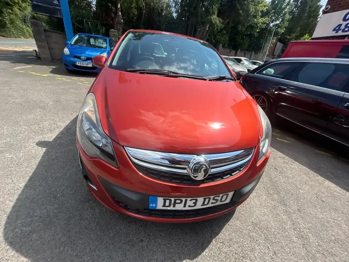 Used Vauxhall Corsa SRi 100 HP (73 kW) 2013 Red Hatchback