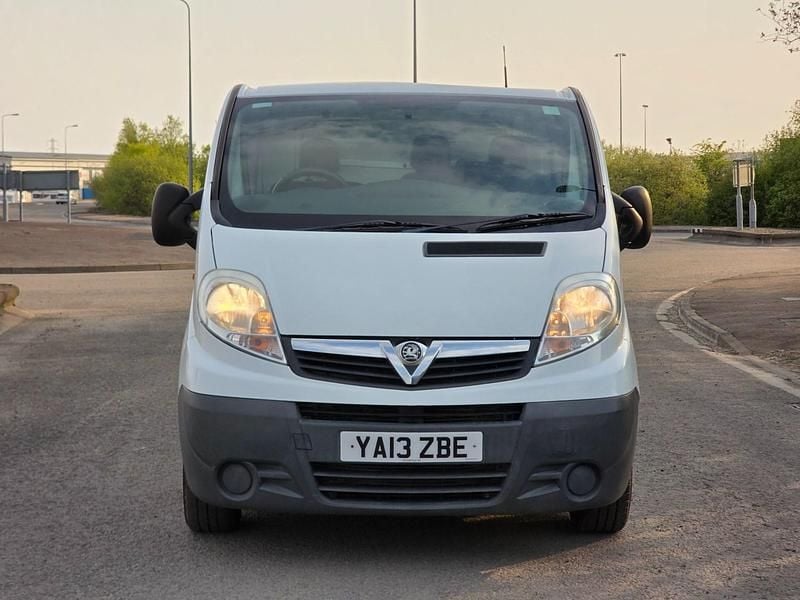 Second-hand Vauxhall Vivaro 115 CP (84 kW) 2013 Alb Monovolum