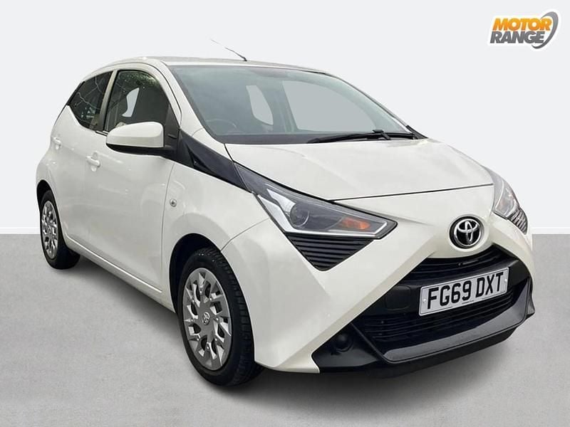 White Used 2019 Toyota Aygo X-play Hatchback | £7,295 (Fair price) - Image 1/4