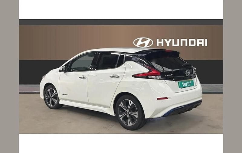 Used Nissan Leaf N-Connecta 110 kW (150 HP) 2020 White Hatchback