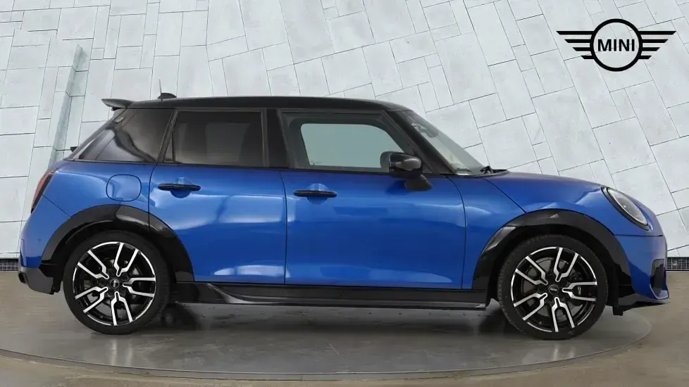 Used Mini Cooper Hatch 113 kW (154 HP) 2025 Blue Hatchback