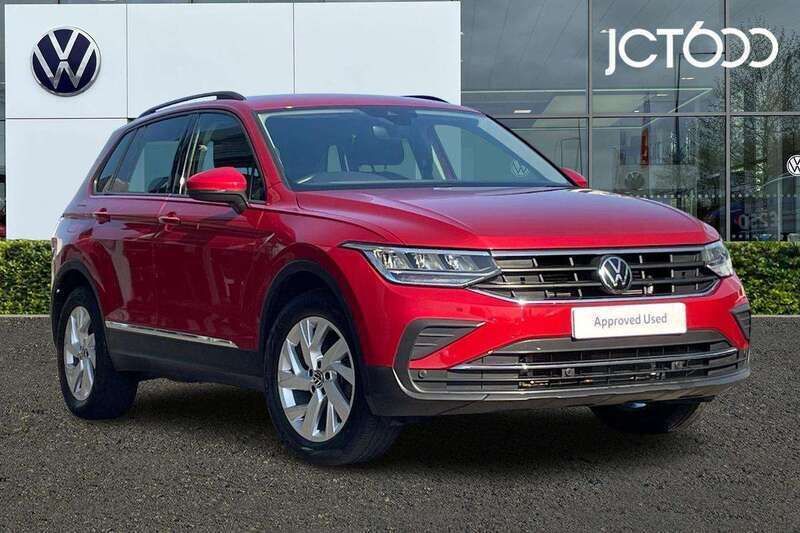 Red Used 2022 VW Tiguan Life SUV | £20,709 (Good price) - Image 1/3