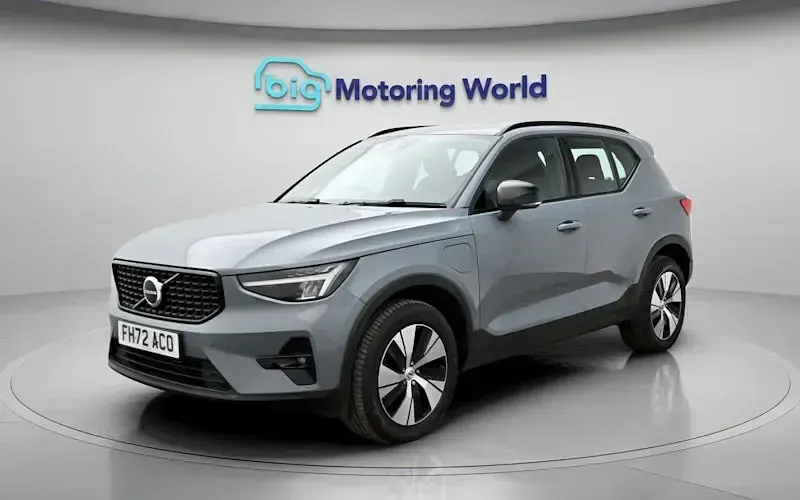 Usado Volvo XC40 Plus 211 HP (155 kW) 2023 Cinzento SUV