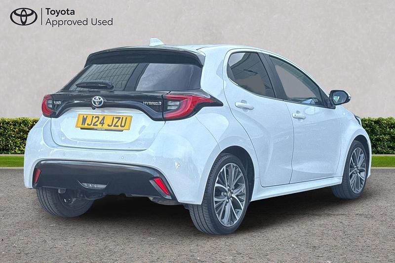 Used Toyota Yaris Hybrid 116 HP (85 kW) 2024 Platinum white pearl