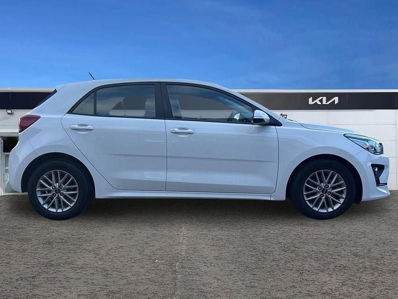 Used Kia Rio 2023 White Hatchback