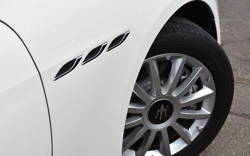 Used Maserati Ghibli 275 HP (202 kW) 2016 White Sedan