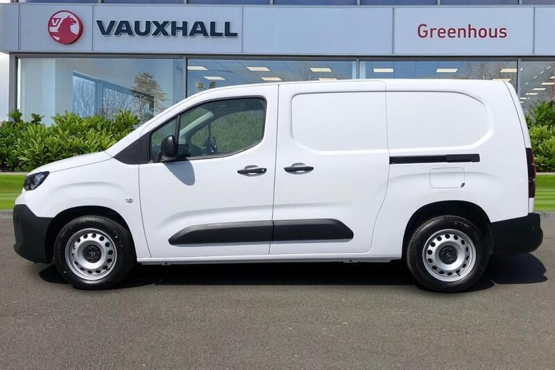 White New 2025 Citroën Berlingo MPV | £19,390 - Image 1/4