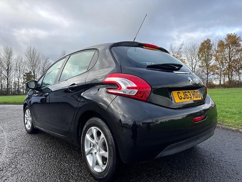 Used Peugeot 208 Active 68 HP (50 kW) 2013 Black Hatchback