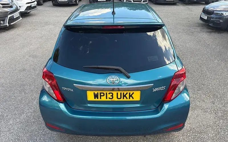 Used Toyota Yaris SR 101 HP (74 kW) 2013 Blue Hatchback