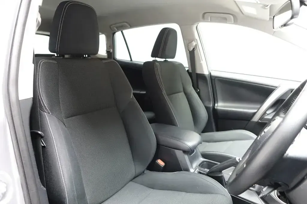 Used Toyota RAV4 Hybrid 197 HP (144 kW) 2018 Silver SUV
