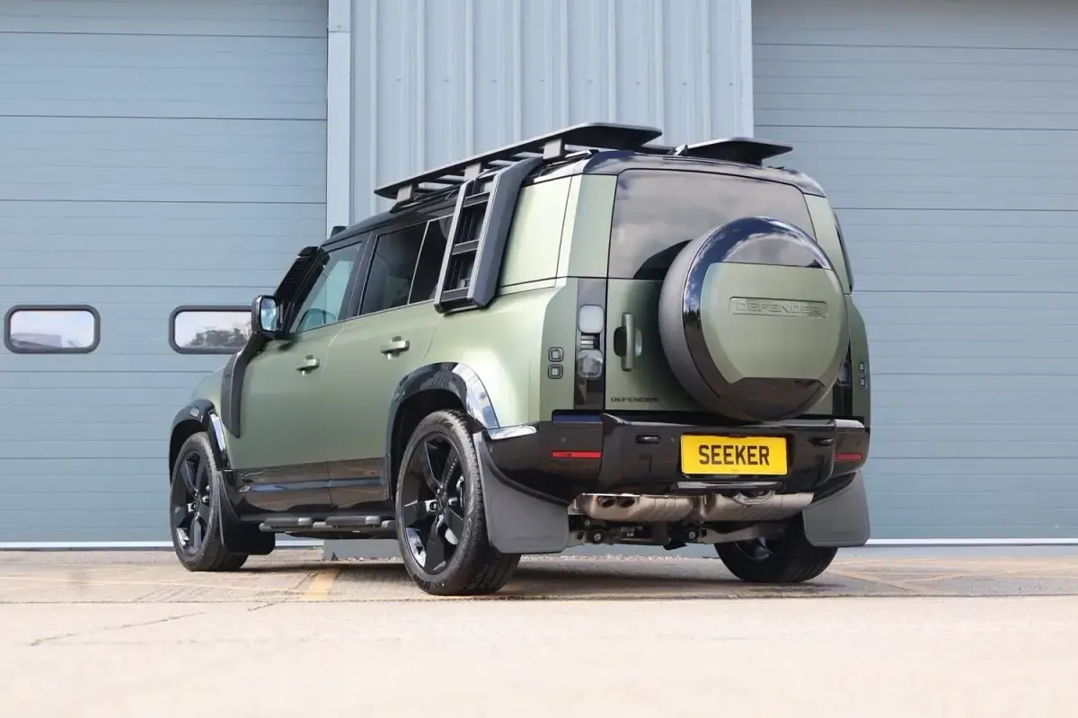 New Land Rover Defender HSE Dynamic 2026 Green SUV