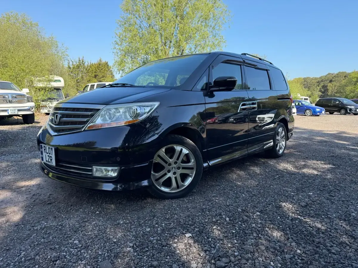 Używany Honda Elysion Prestige 2018 Czarny Minivan
