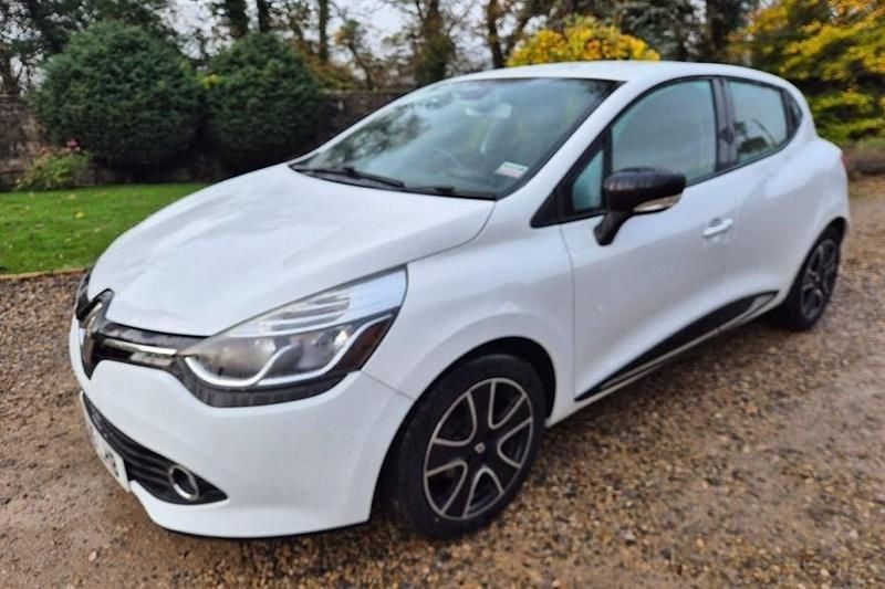 White Used 2016 Renault Clio IV Dynamique Hatchback | £5,295 (Good price) - Image 1/1