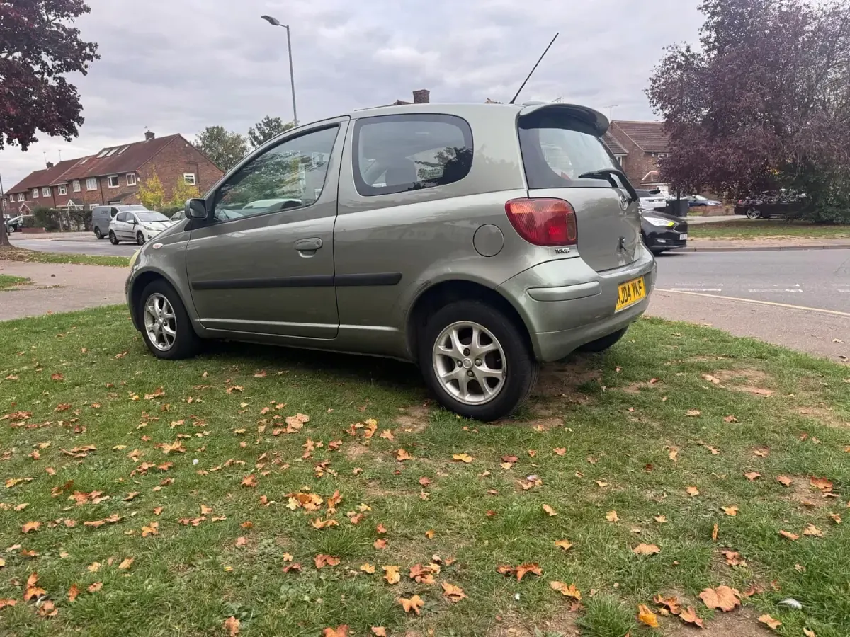 Usado Toyota Yaris 85 HP (62 kW) 2004 Verde Citadino