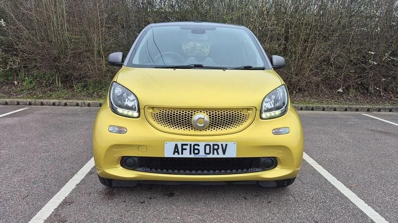 Used Smart ForTwo Cabrio Passion 71 HP (52 kW) 2016 Yellow Cabriolet
