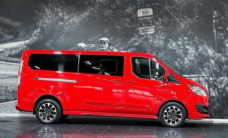 Used Ford Tourneo Titanium 170 HP (125 kW) 2017 Red MPV