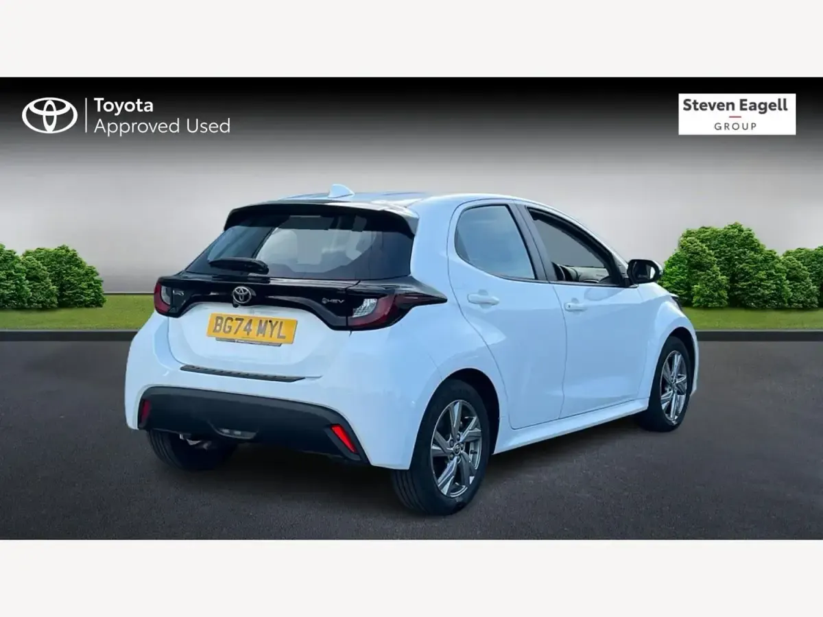Second-hand Toyota Yaris Hybrid 2024 Alb Hatchback