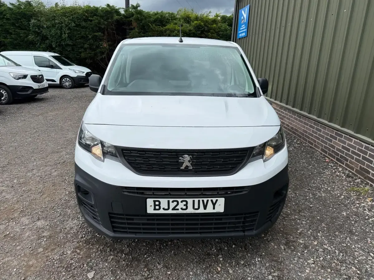 Used Peugeot Partner Premium 131 HP (96 kW) 2023 White MPV