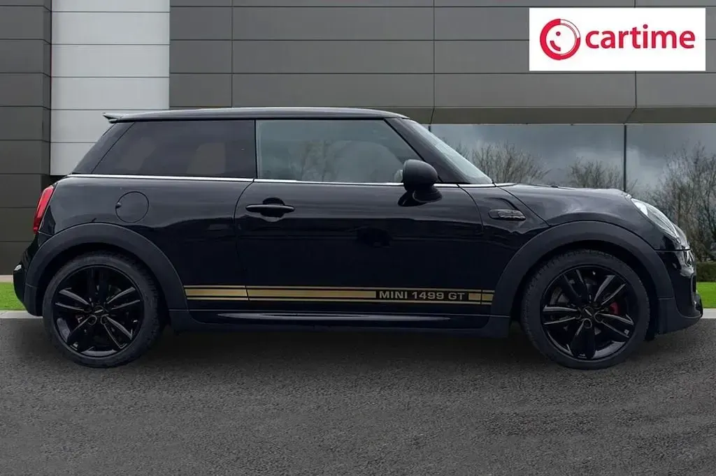 Begagnad Mini ONE Hatch 102 HK (75 kW) 2017 Svart Halvkombi