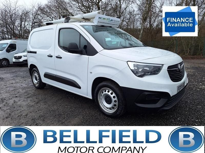 Used Vauxhall Combo Edition 100 HP (73 kW) 2019 White MPV