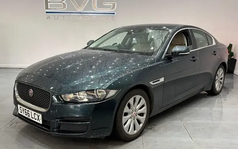 Used Jaguar XE Prestige 163 HP (119 kW) 2016 Sedan