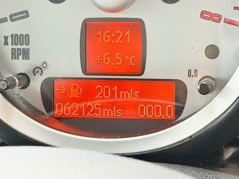 Used Mini Cooper Cabriolet 118 HP (86 kW) 2009 White Cabriolet