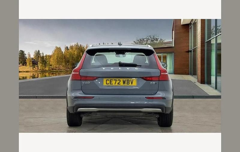 Used Volvo V60 CC Plus 247 HP (181 kW) 2022 Grey Estate