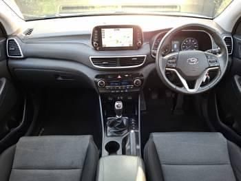 Used Hyundai Tucson SE 132 HP (97 kW) 2019 White SUV