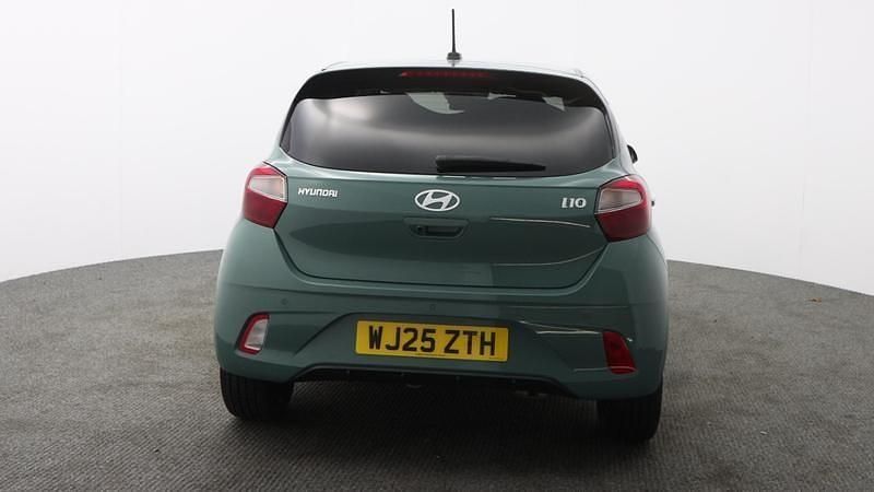 Used Hyundai i10 Premium 63 HP (46 kW) 2025 Green Hatchback