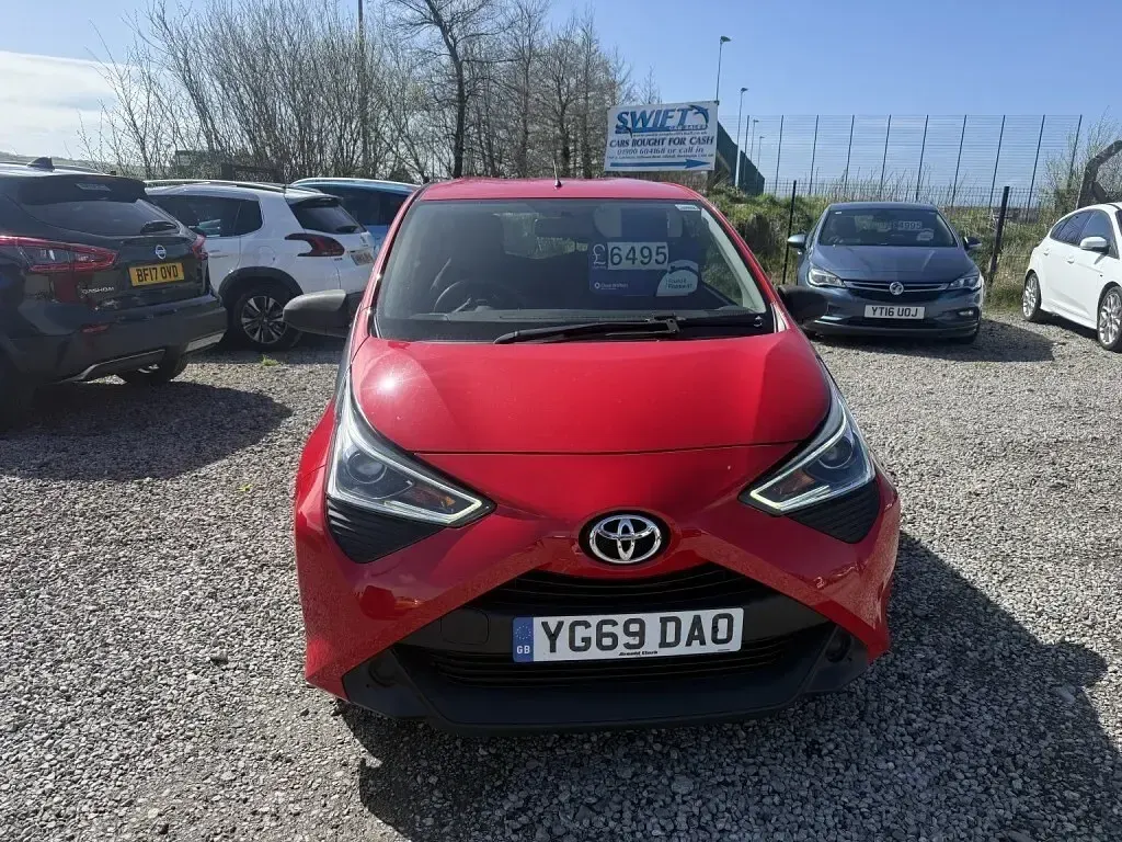 Used Toyota Aygo 72 HP (52 kW) 2019 Red Hatchback
