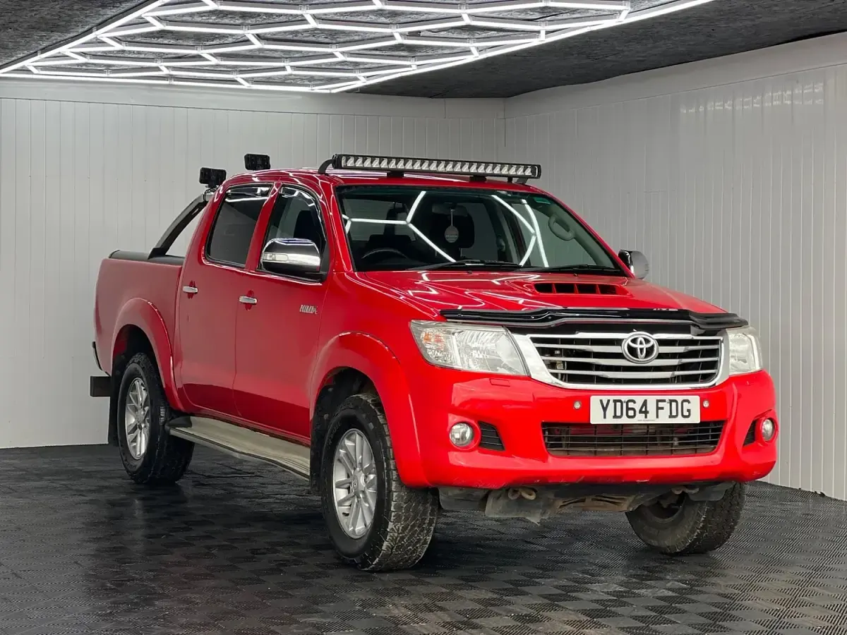 Used Toyota HiLux 144 HP (105 kW) 2014 Red Pickup