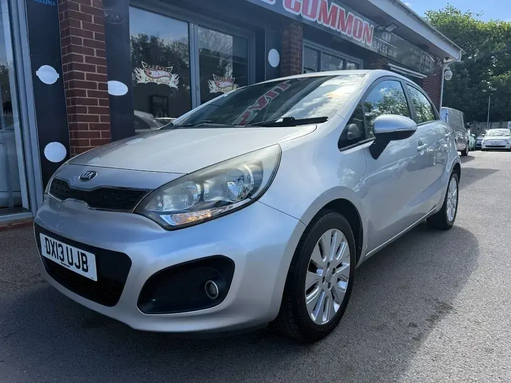 Used Kia Rio 75 HP (55 kW) 2013 Silver Hatchback
