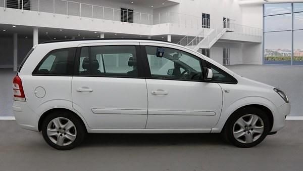 Used Vauxhall Zafira 115 HP (84 kW) 2013 White MPV