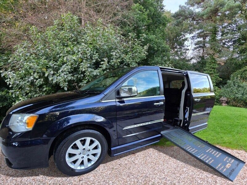 Blue Used 2011 Chrysler Grand Voyager Limited MPV | £9,495 (Expensive) - Image 1/4