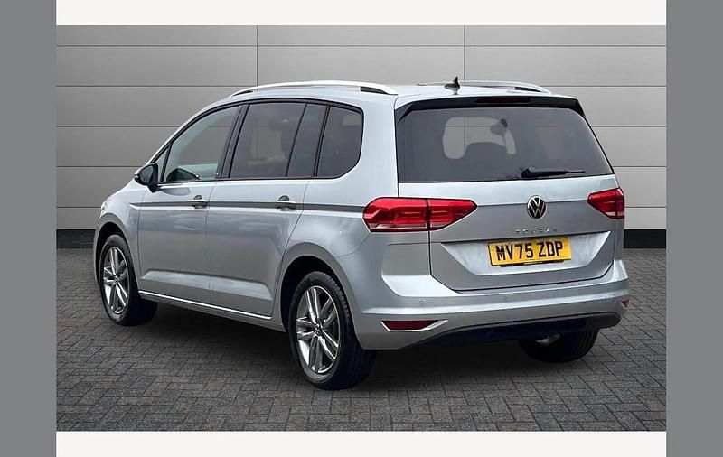 Usado VW Touran Match 150 HP (110 kW) 2025 Prateado Monovolume