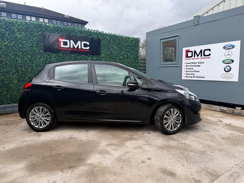 Used Peugeot 208 Signature Sky 2019 Black Hatchback