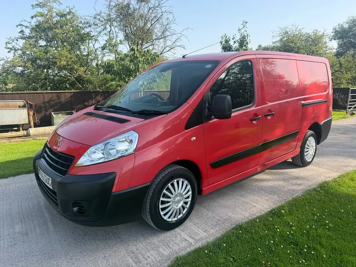 Used Peugeot Expert 2015 Red Van