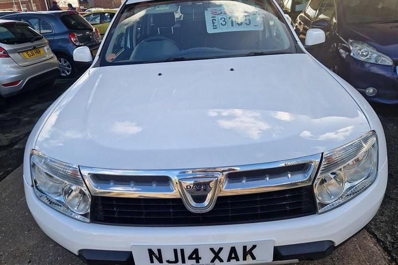 Used Dacia Duster Lauréate 110 HP (80 kW) 2014 White SUV