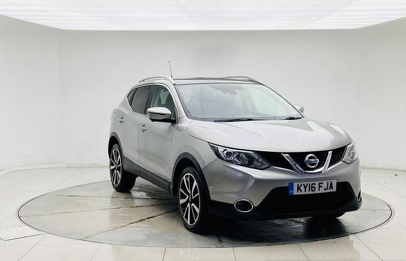 Used Nissan Qashqai Tekna 130 HP (95 kW) 2016 Silver SUV