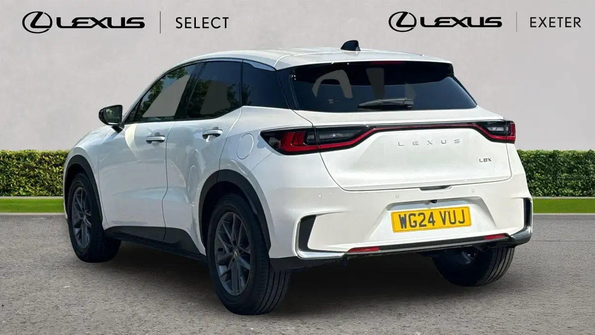 Used Lexus LBX 136 HP (100 kW) 2024 Sonic white SUV